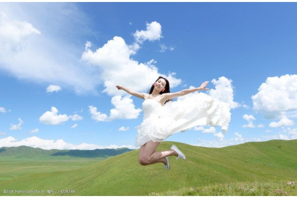 武汉老茶馆里人头攒动，茶香飘满街头巷尾